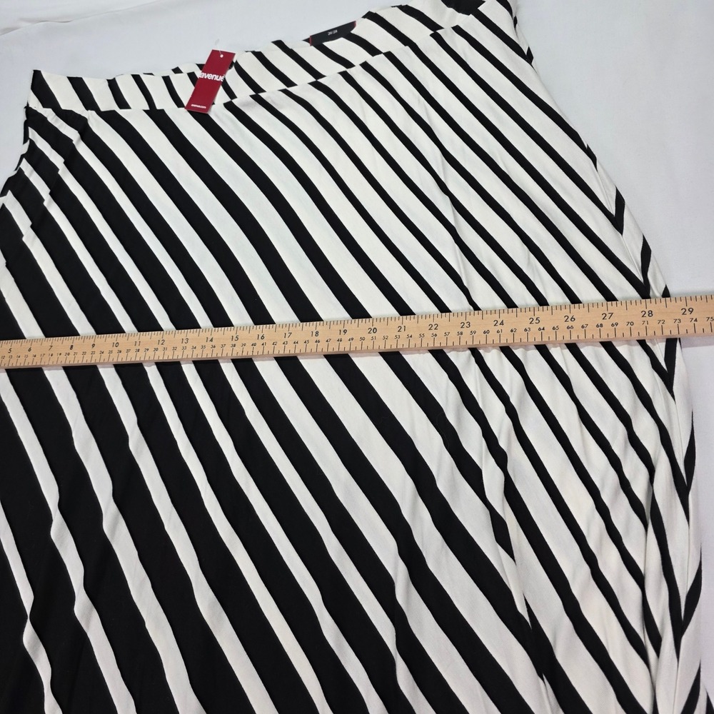 Avenue Womens Plus Size 26/28 Black White Striped Maxi Skirt NWT New - Picture 4 of 6
